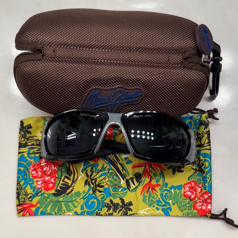 Maui Jim Polarized 3M Black Sunglasses with Floral Case